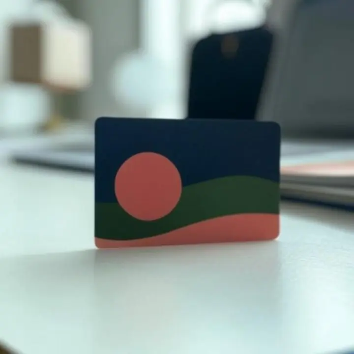 Karta z ekskluzywnym kuponem rabatowym na modne marki